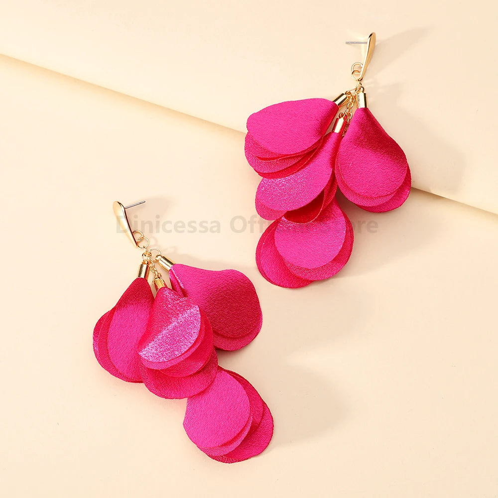 Boucles d'oreilles longues en tissage bohème avec motifs léopard et fleurs, ornement en pendentif pour femmes, design élégant et luxueux