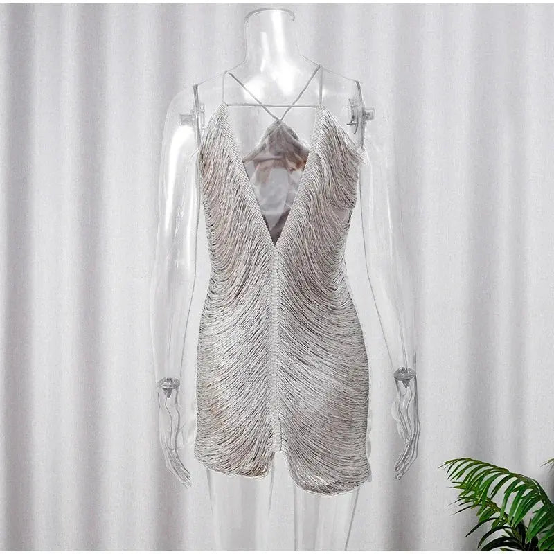 Robe courte sexy sans dos avec découpes, tresse et col halter, robe élégante sans manches pour femmes, soirée ou fête.