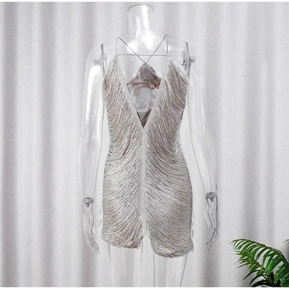 Robe courte sexy sans dos avec découpes, tresse et col halter, robe élégante sans manches pour femmes, soirée ou fête.