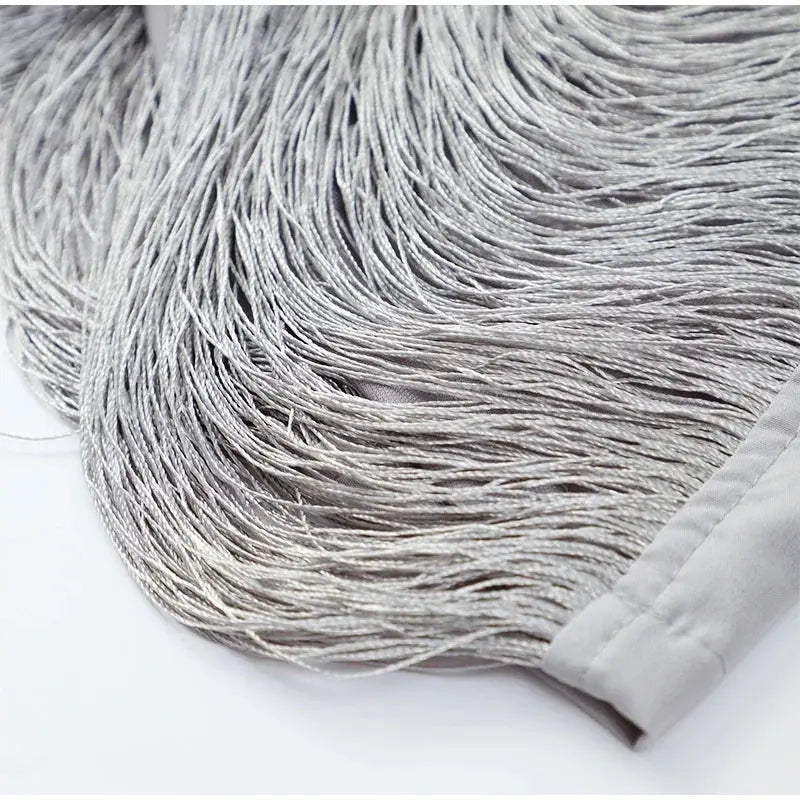 Robe courte sexy sans dos avec décolleté halter, franges, style élégant, sans manches, pour femmes, idéal pour soirée ou fête.