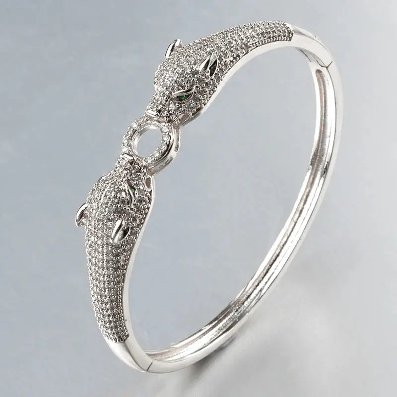 Bracelet pour femmes Jungle Line en or et argent avec tête de léopard, design élégant et tendance en métal coloré.