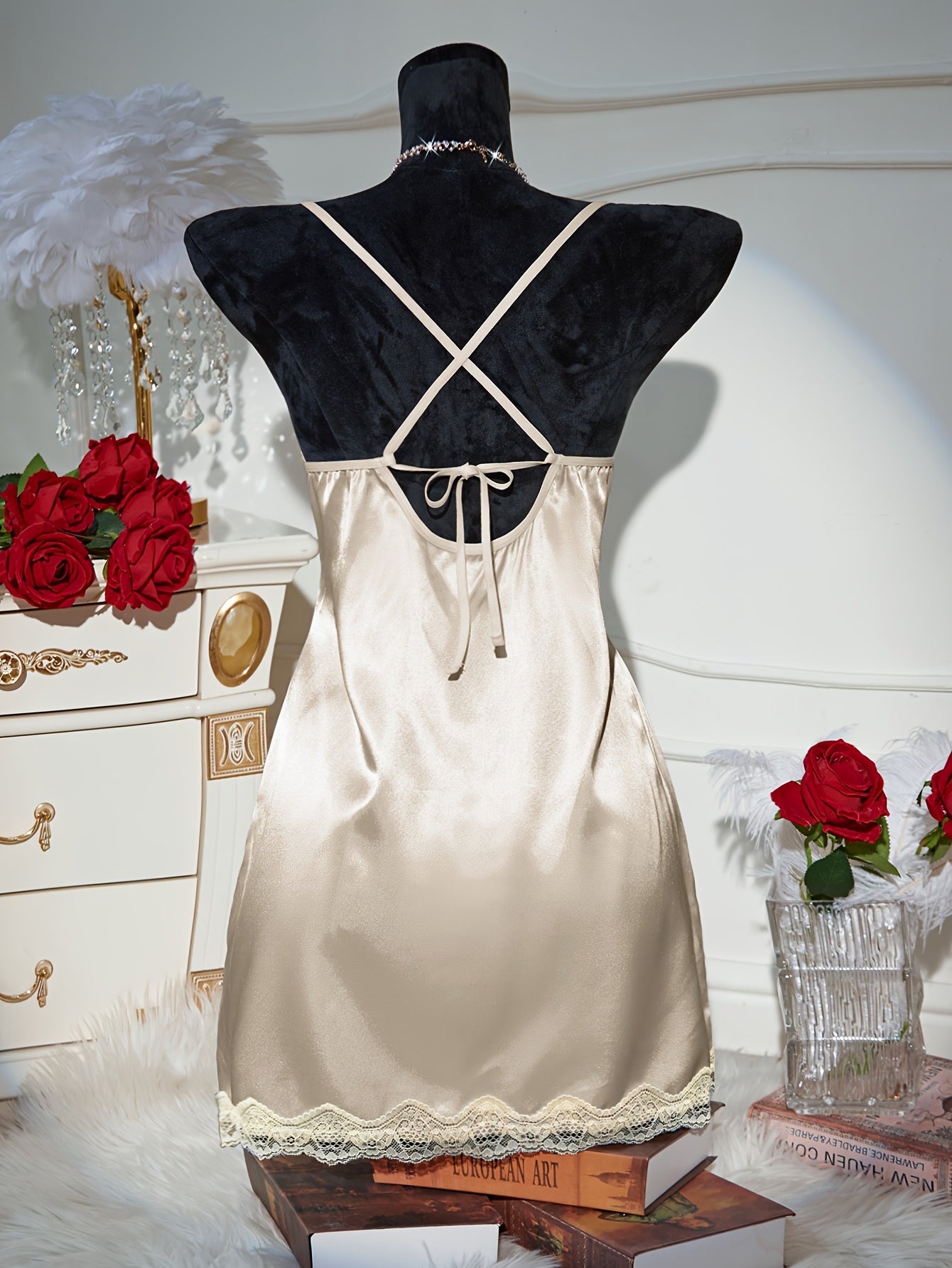 Nuit de femme Jungle Line en imprimé léopard, chemise de nuit sans manches à décolleté en V, ourlets asymétriques et volants.