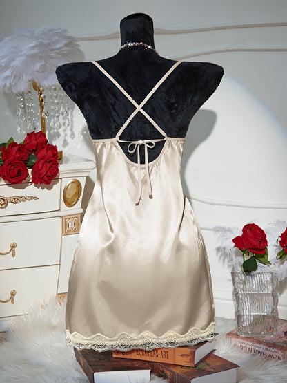 Nuit de femme Jungle Line en imprimé léopard, chemise de nuit sans manches à décolleté en V, ourlets asymétriques et volants.