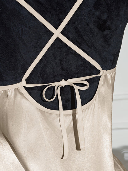 Nuit en soie avec robe de nuit sexy à imprimé léopard, décolleté en V, sans manches, ourlet asymétrique et poignets froncés.