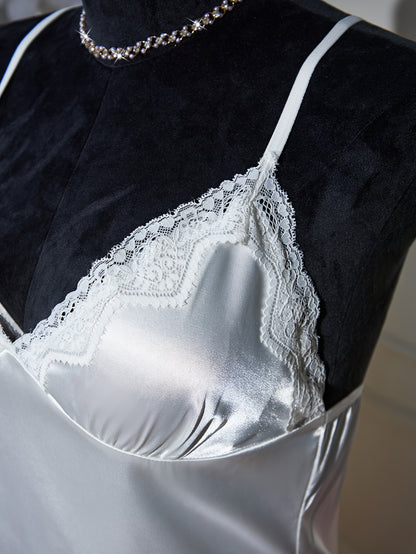 Nuisette sexy à motif léopard pour femmes de la marque Jungle Line, sans manches, V-neck, détails plissés et bretelles réglables.