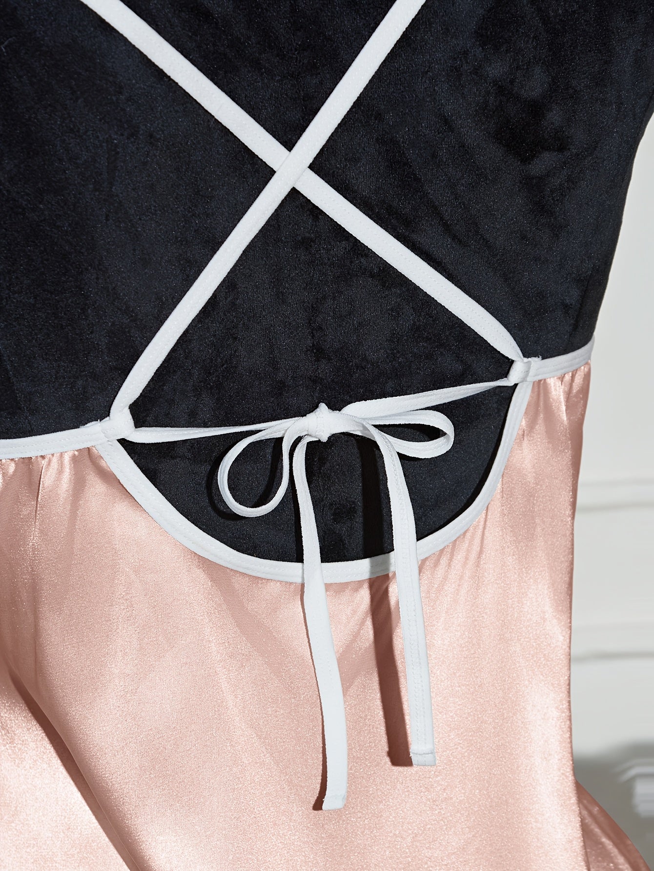 Nuit de femme Jungle Line, nuisette sexy à imprimé léopard, V-neck, sans manches, ourlet asymétrique, détails froncés, léger été